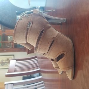 Seychelles strappy tan suede leather heel